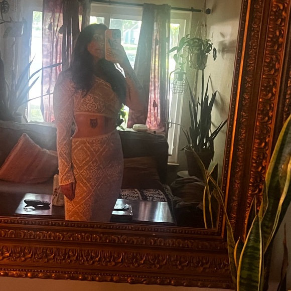 Bronx and banco gown - Picture 3 of 7